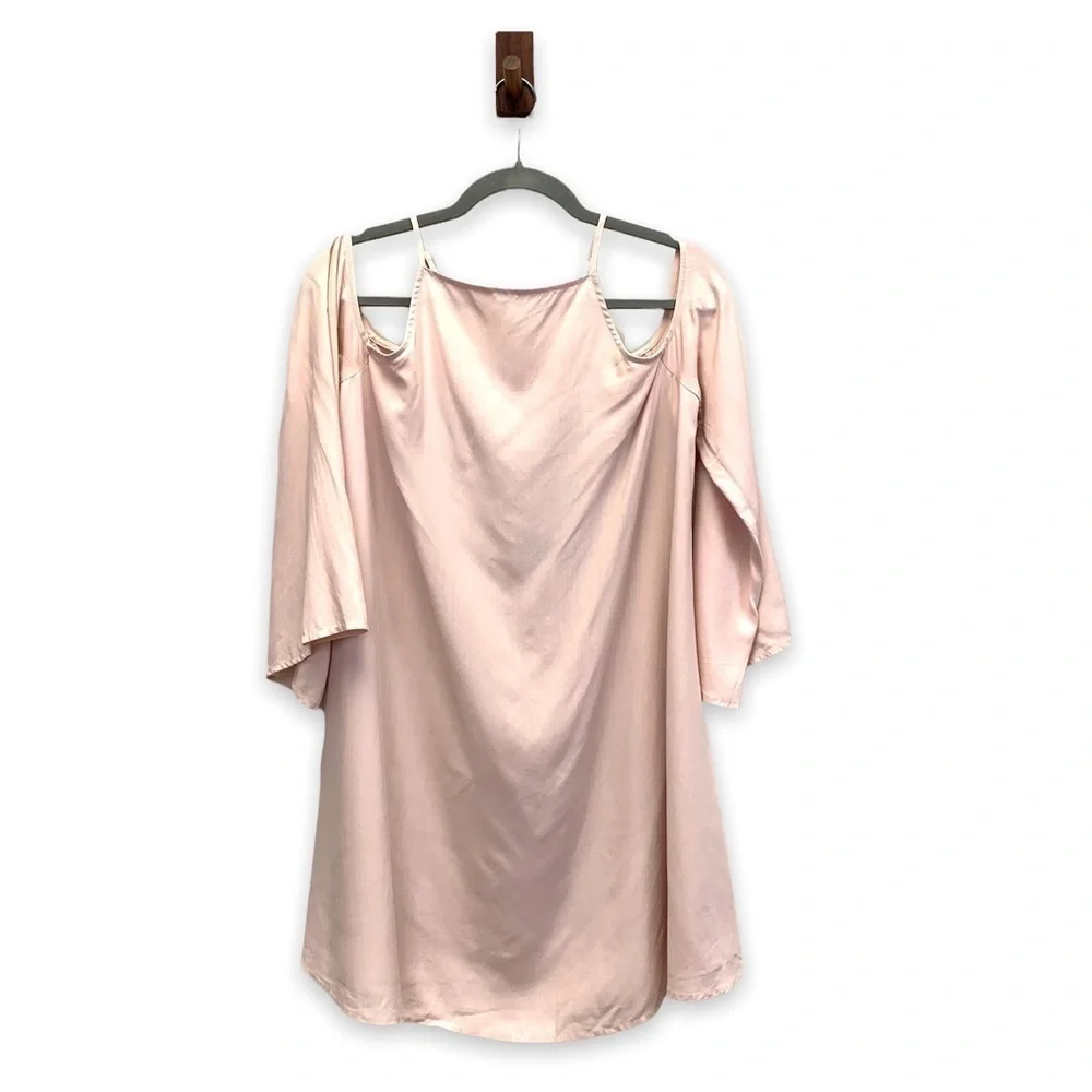 Revolve Dress Womens Extra Small Powder Pink Romantic Feminine Cold Shoulder Y2K - Picture 2 of 12